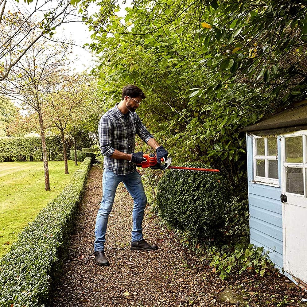 Black+Decker Tagliasiepi Elettrico BEHT201 (420W, lama da 45 cm, spessore di taglio 16 mm, impugnatura a T e protezione trasparente per le mani, per siepi di piccole dimensioni)